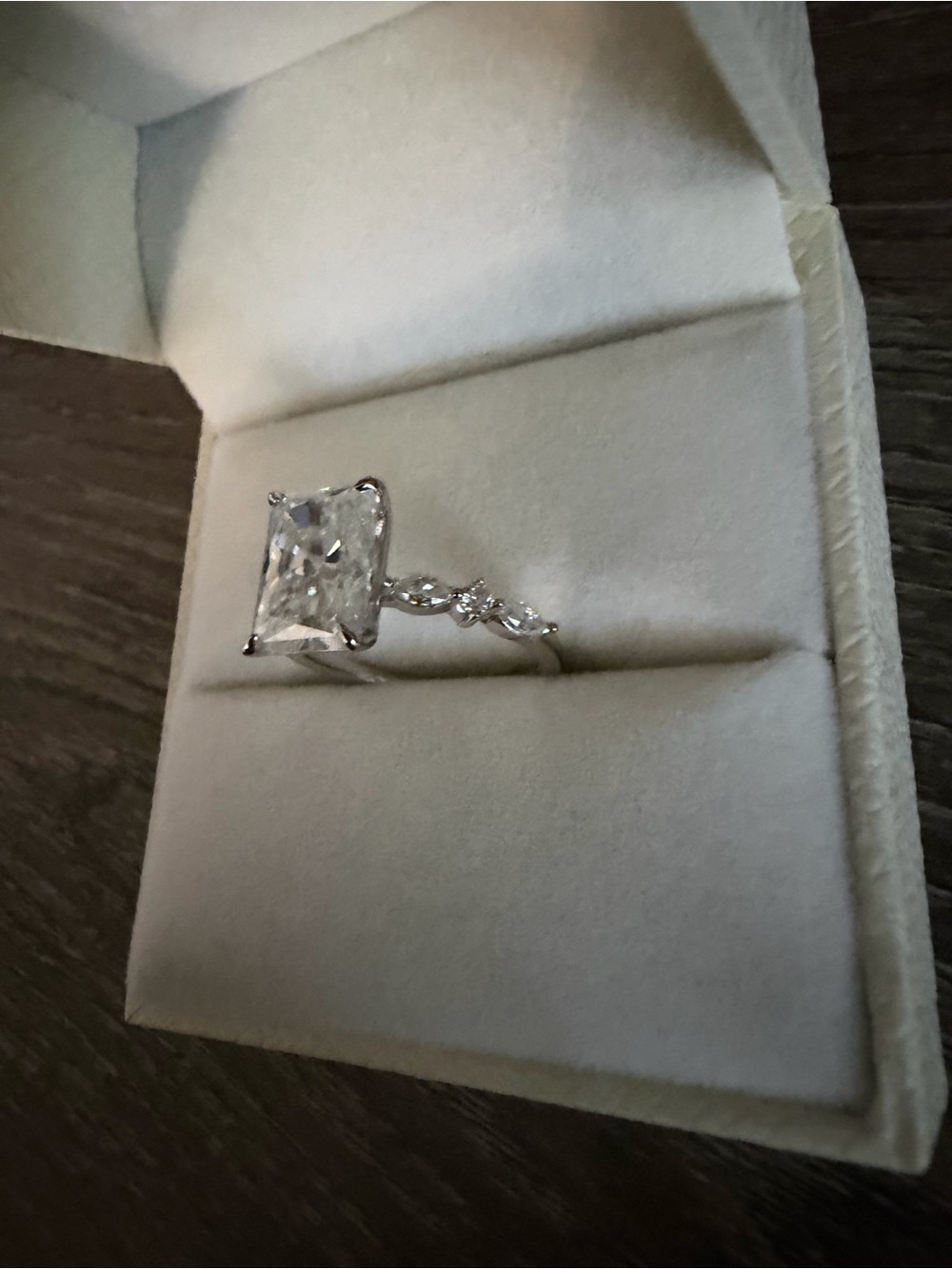 3.5 carat Radiant Cut Moissanite Ring 18k white gold plated, size 6 - Picture 4 of 7